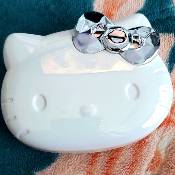 Hello Kitty Eyeshadow/Lipgloss Exclusive Say Hello Palette Compact Makeup Set - Picture 2 of 5